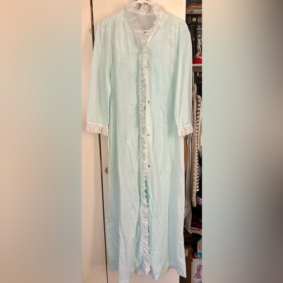 Miss Elaine Other - Early 1980’s Miss Elaine Nightgown/Robe set